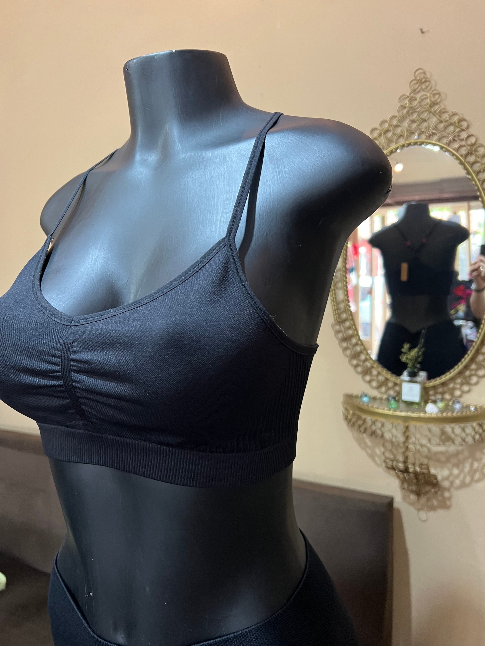 Top Deportivo Bralette Negro con Espalda Cruzada - Talle G/XG⁠ - 2