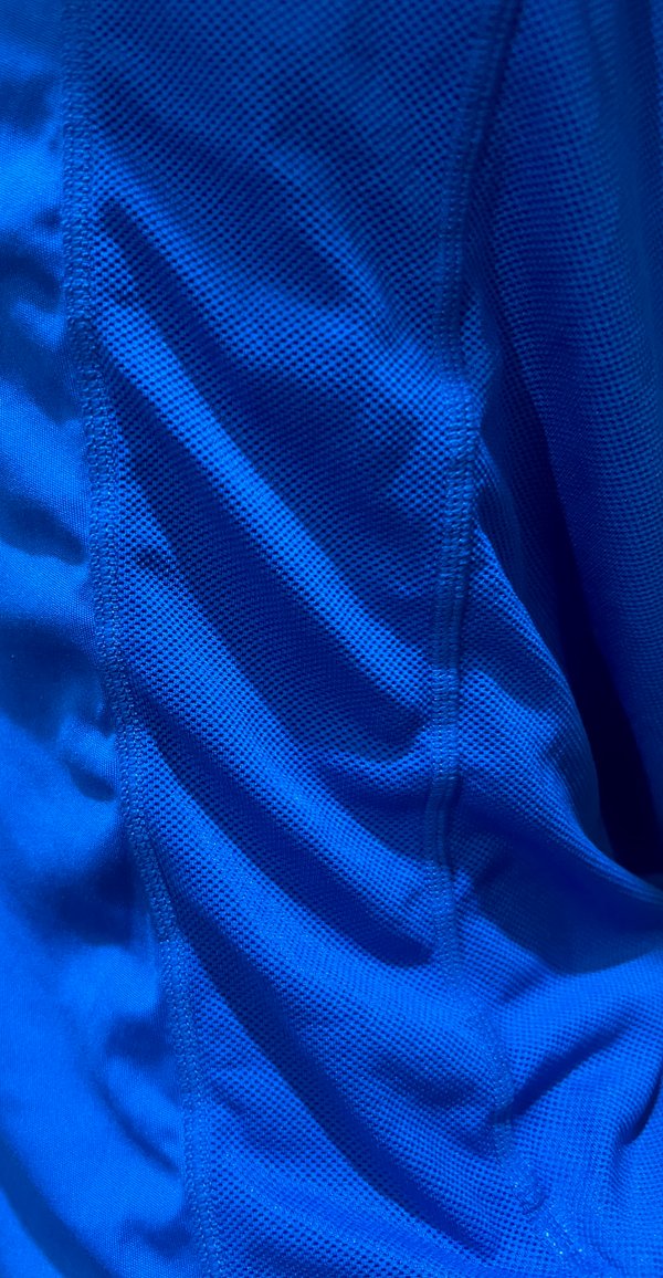 Remera Deportiva Asics Azul Francia con Cierre - Talle M⁠