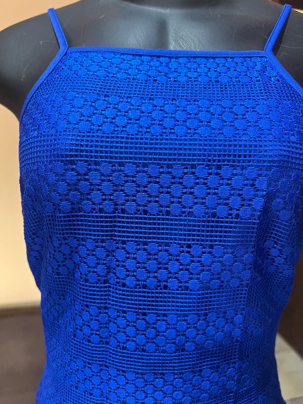 Vestido Corto Bebe Azul Francia en Encaje Calado - Talle P⁠