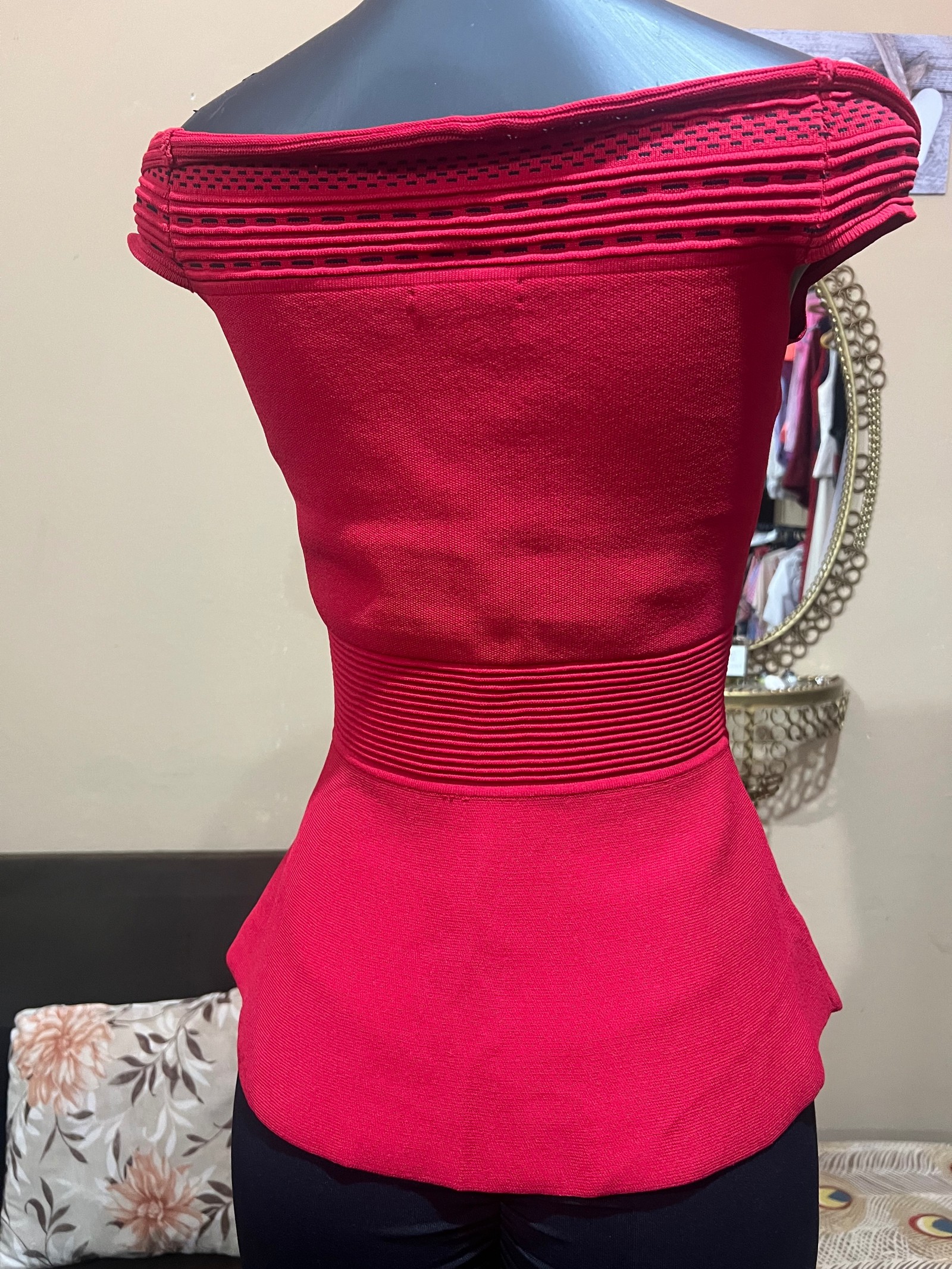 Blusa Péplum Rojo Pasión Off-Shoulder - Talle M⁠ - 2
