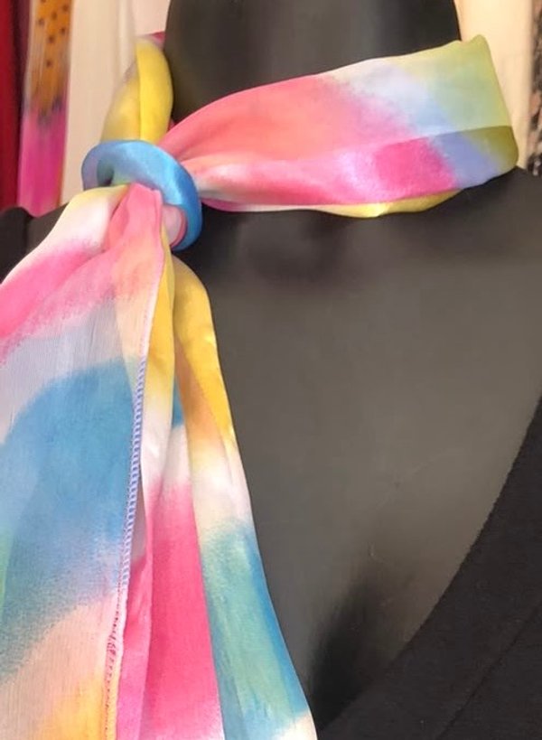 Pañoleta de Seda con Estampado de Arcoíris Degradado