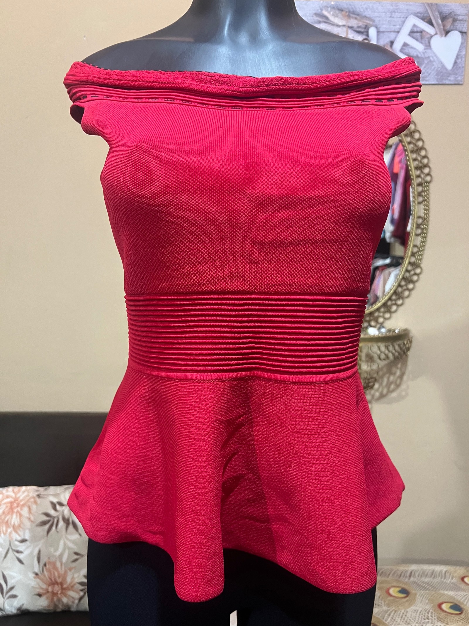 Blusa Péplum Rojo Pasión Off-Shoulder - Talle M⁠