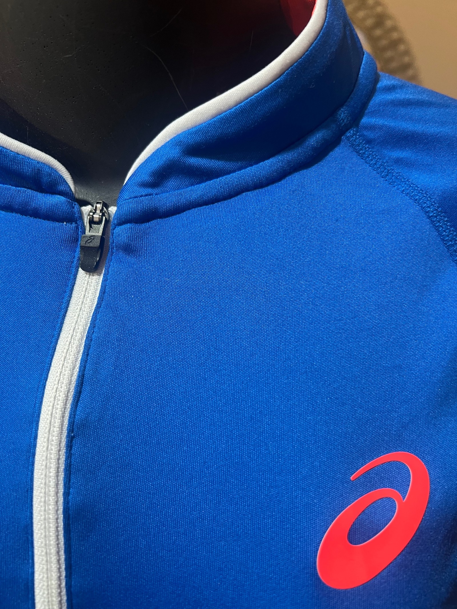 Remera Deportiva Asics Azul Francia con Cierre - Talle M⁠ — imagen 3