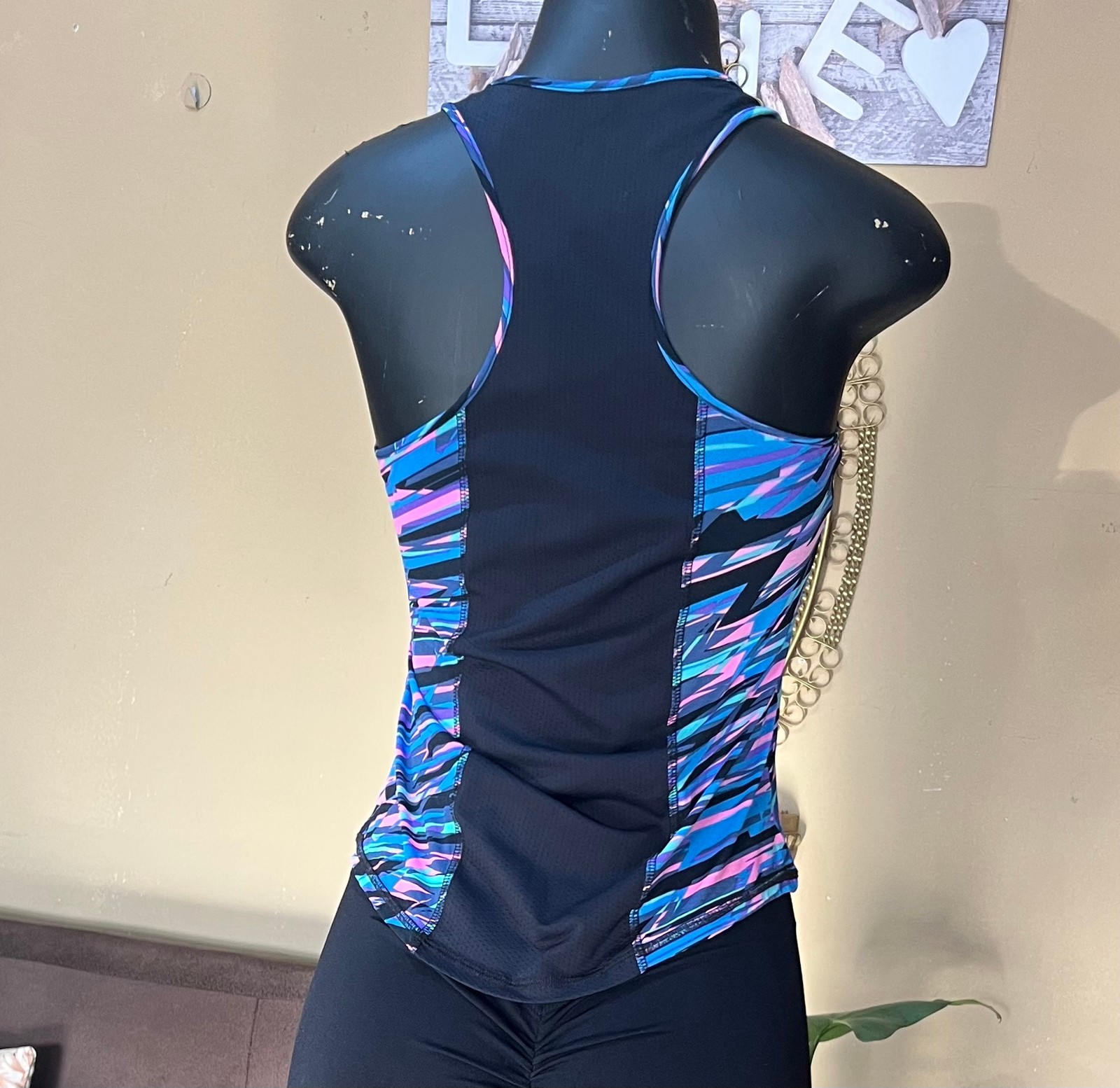 Musculosa Deportiva Estampada Rondina con Malla Trasera⁠ - 2