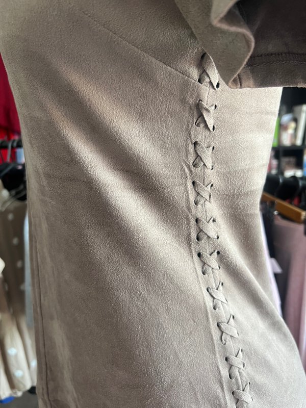 Vestido Corto Gamuzado Design Lab con Detalle Encordado - Talle P⁠