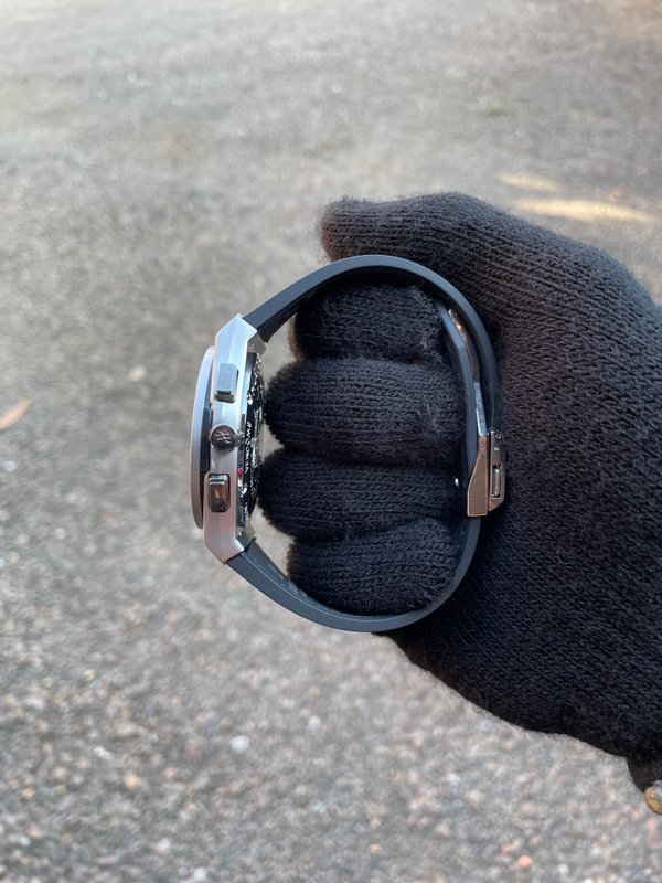 Hublot Plateado Fondo Negro (malla marron)