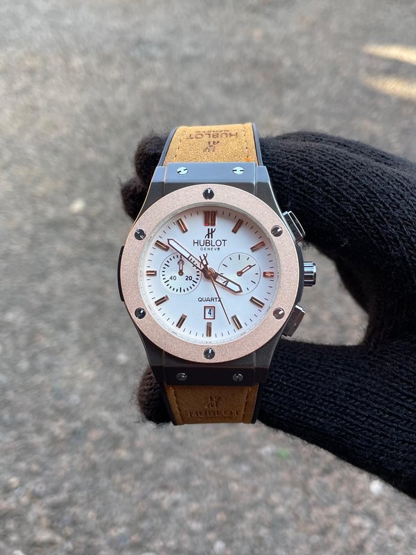 Hublot Rosado Fondo Blanco
