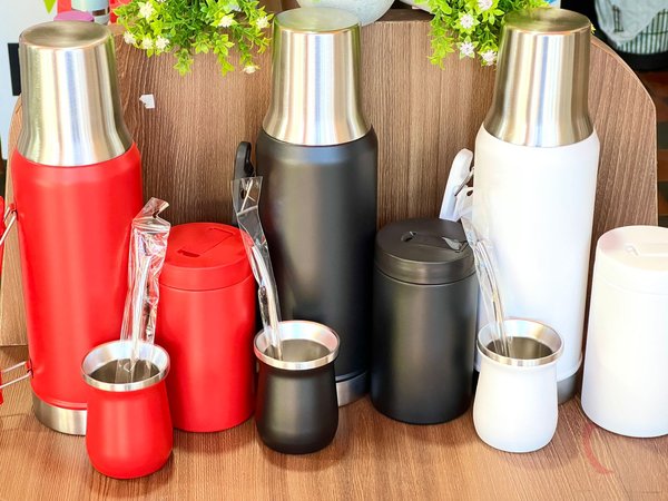 TERMO INOX. 1.3 CON YERBERO