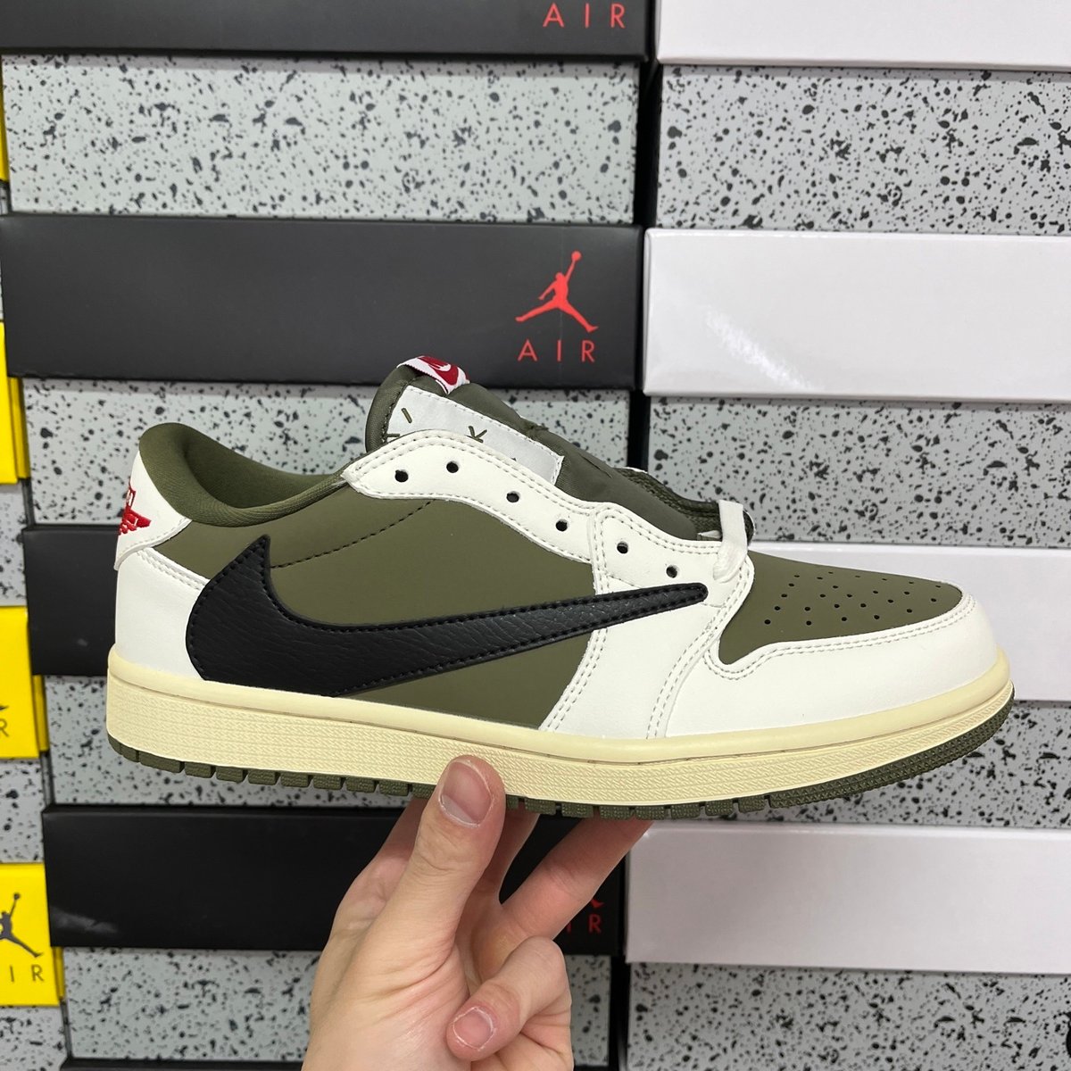 Air Jordan 1 Low x Travis Scott - 2