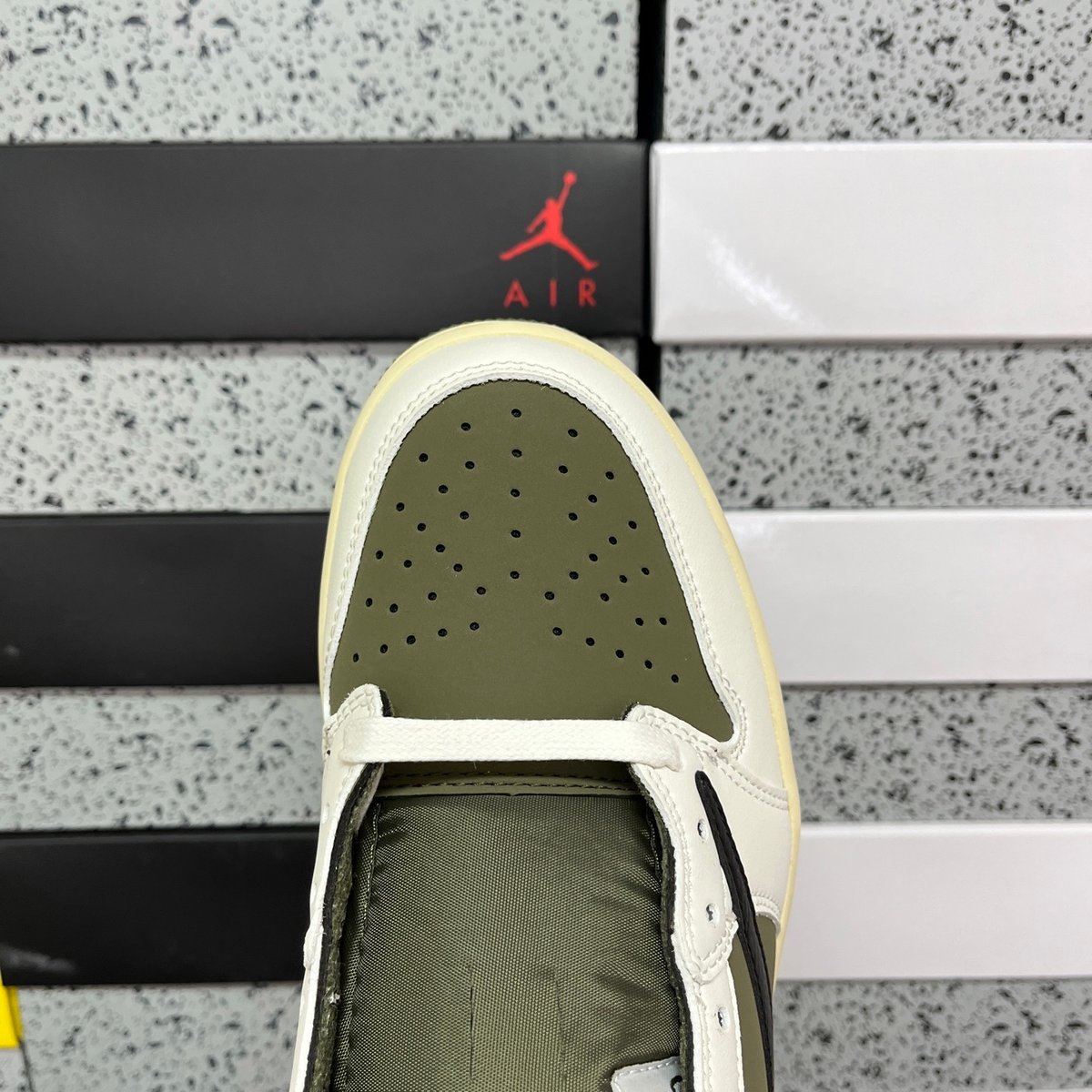 Air Jordan 1 Low x Travis Scott - 5