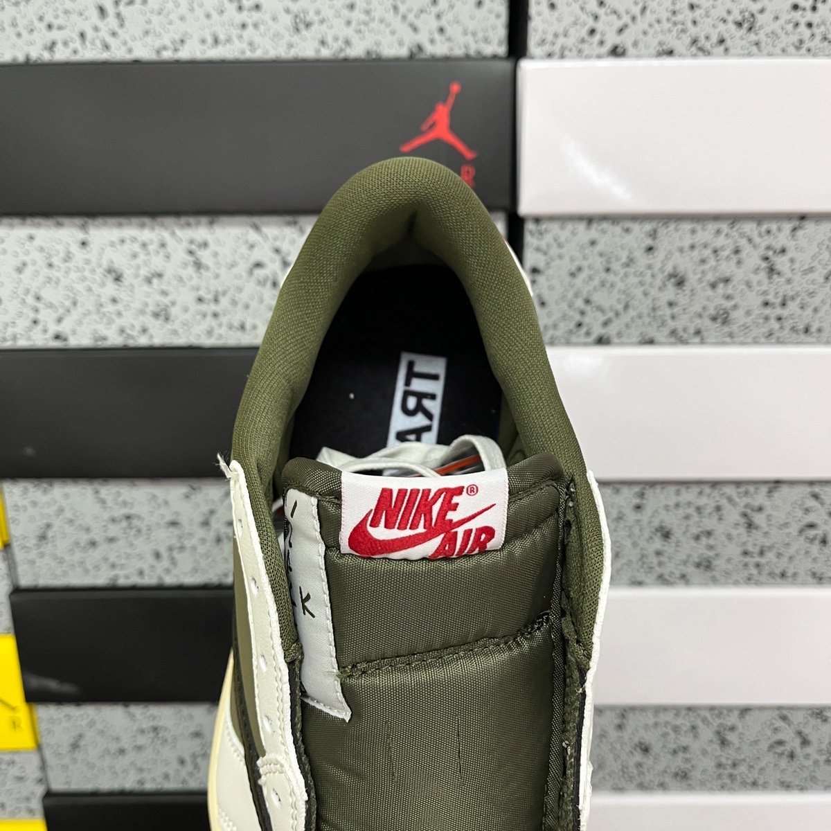 Air Jordan 1 Low x Travis Scott - 4