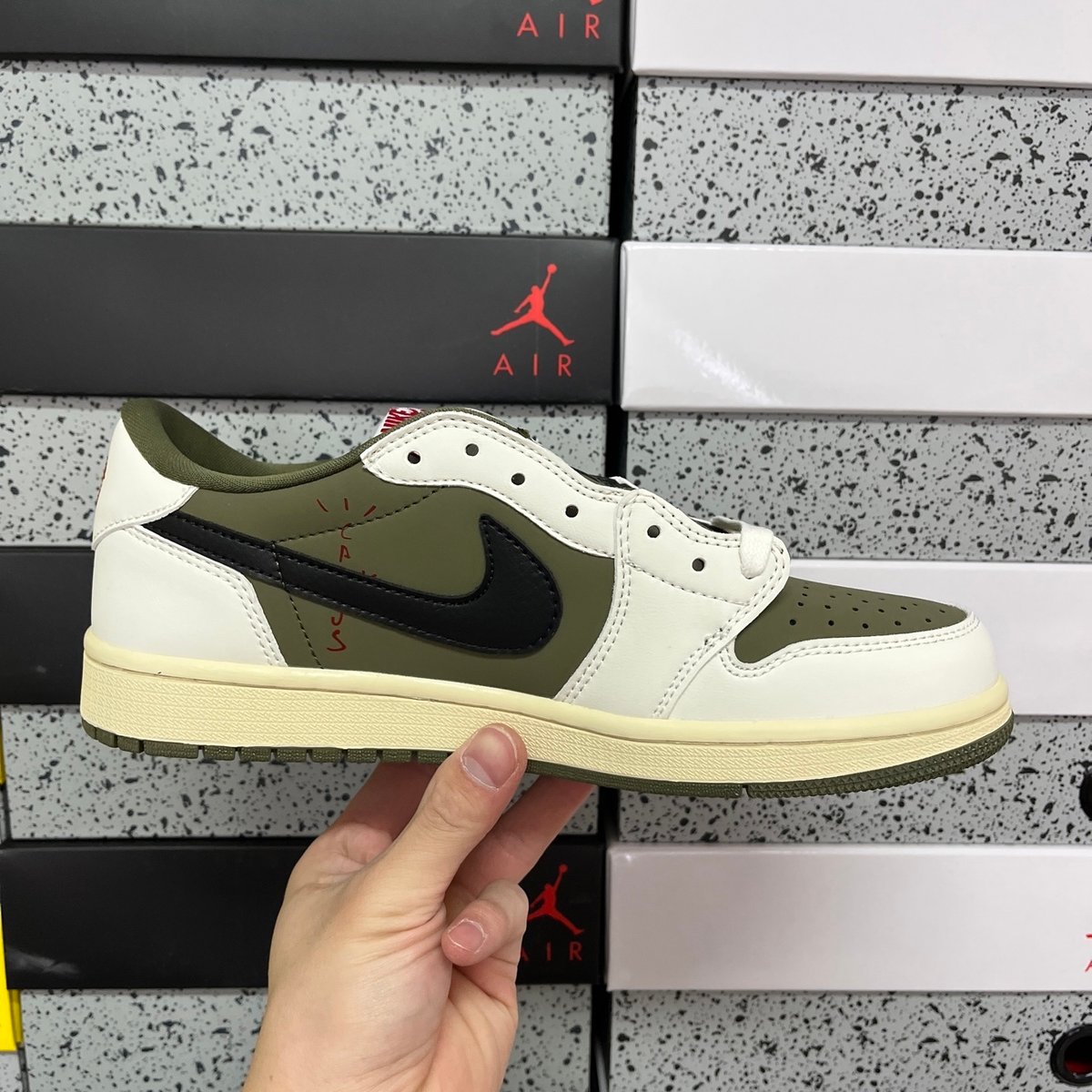 Air Jordan 1 Low x Travis Scott - 3