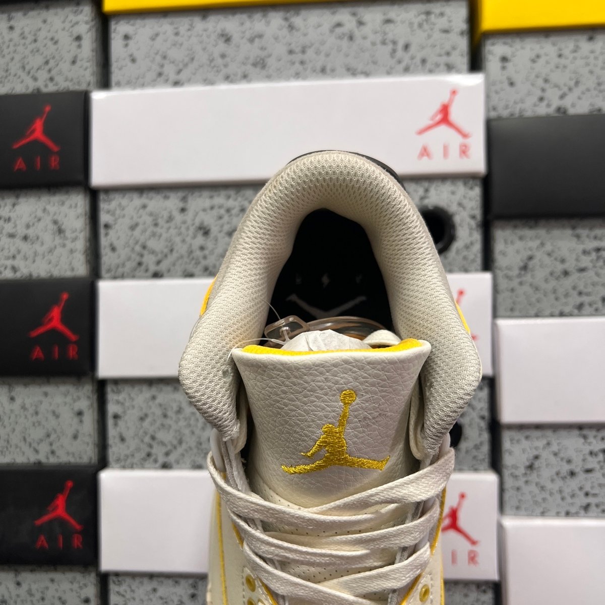 Air Jordan 3  - 4