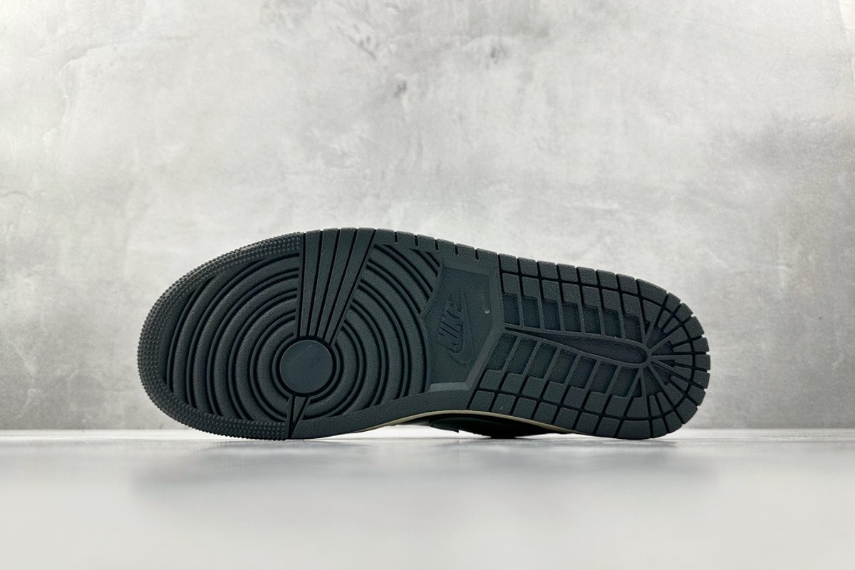Air Jordan 1 Low  - 4