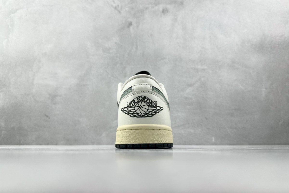 Air Jordan 1 Low  - 6