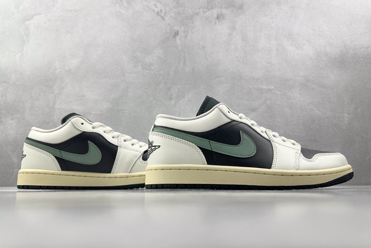 Air Jordan 1 Low  - 8