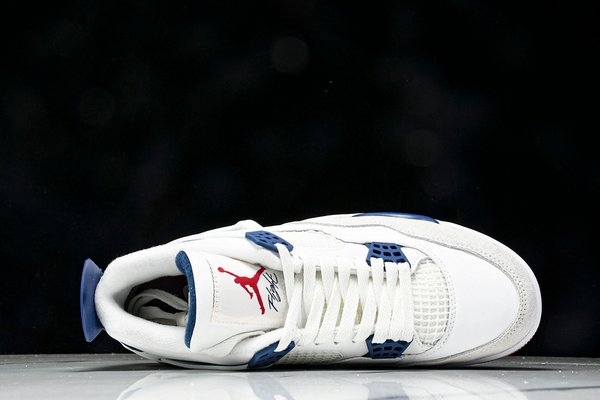 AIR JORDAN 4 