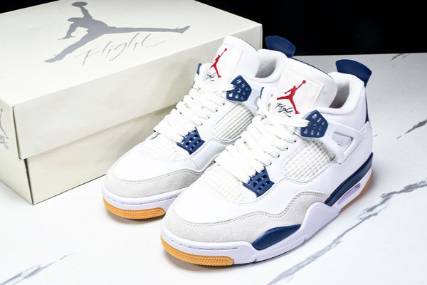 AIR JORDAN 4 