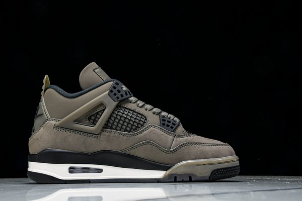 AIR JORDAN 4 