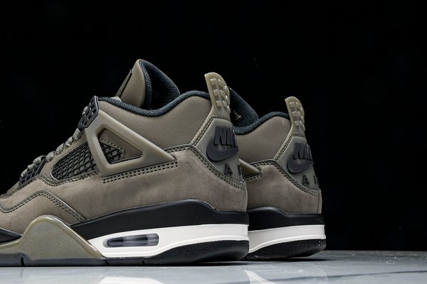AIR JORDAN 4 