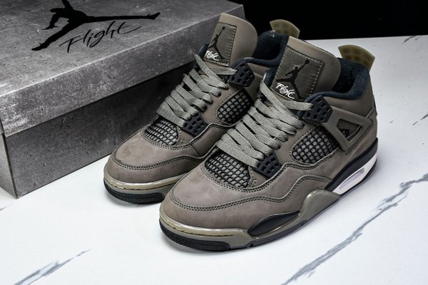 AIR JORDAN 4 