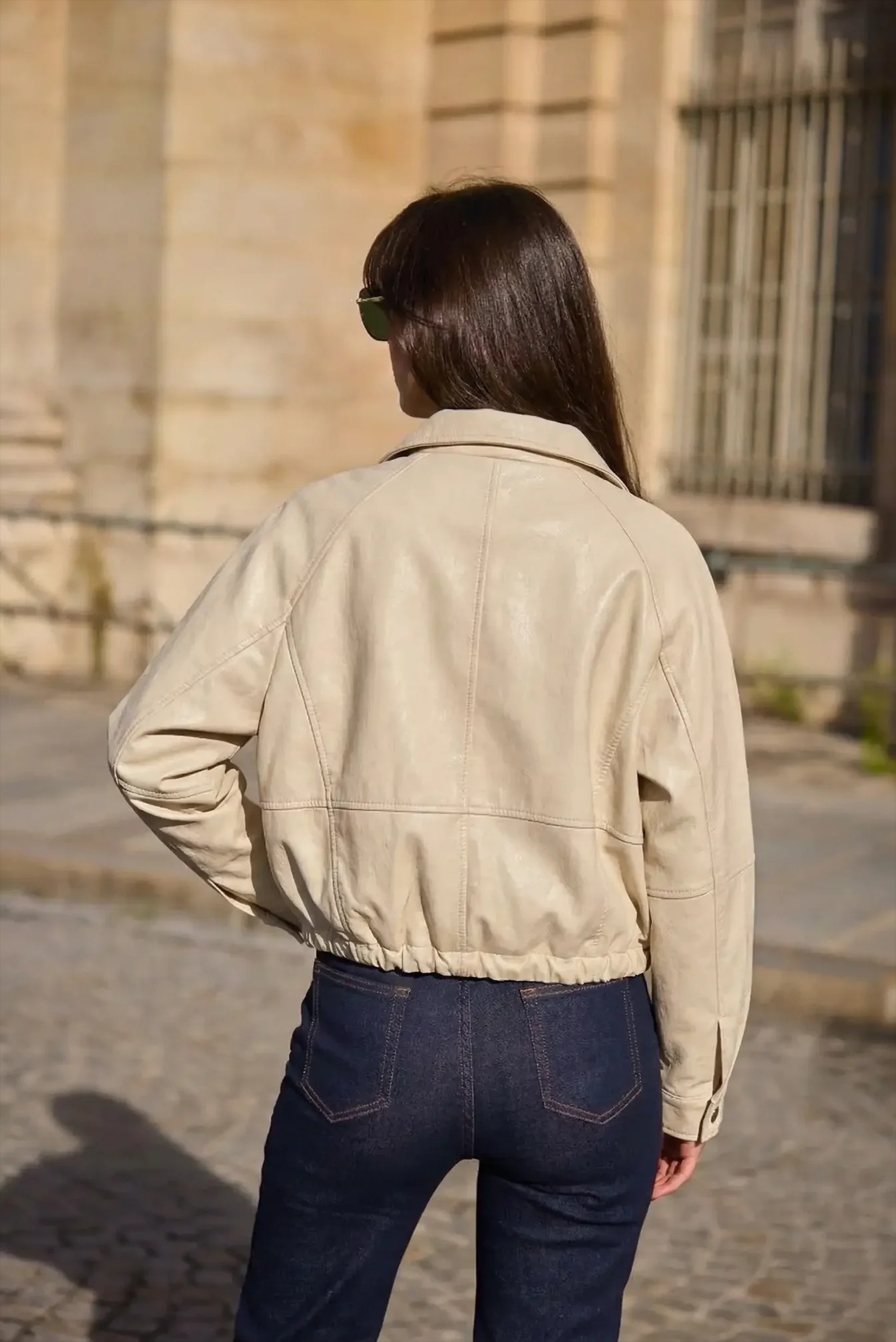 Chaqueta beige con cierre frontal — imagen 2