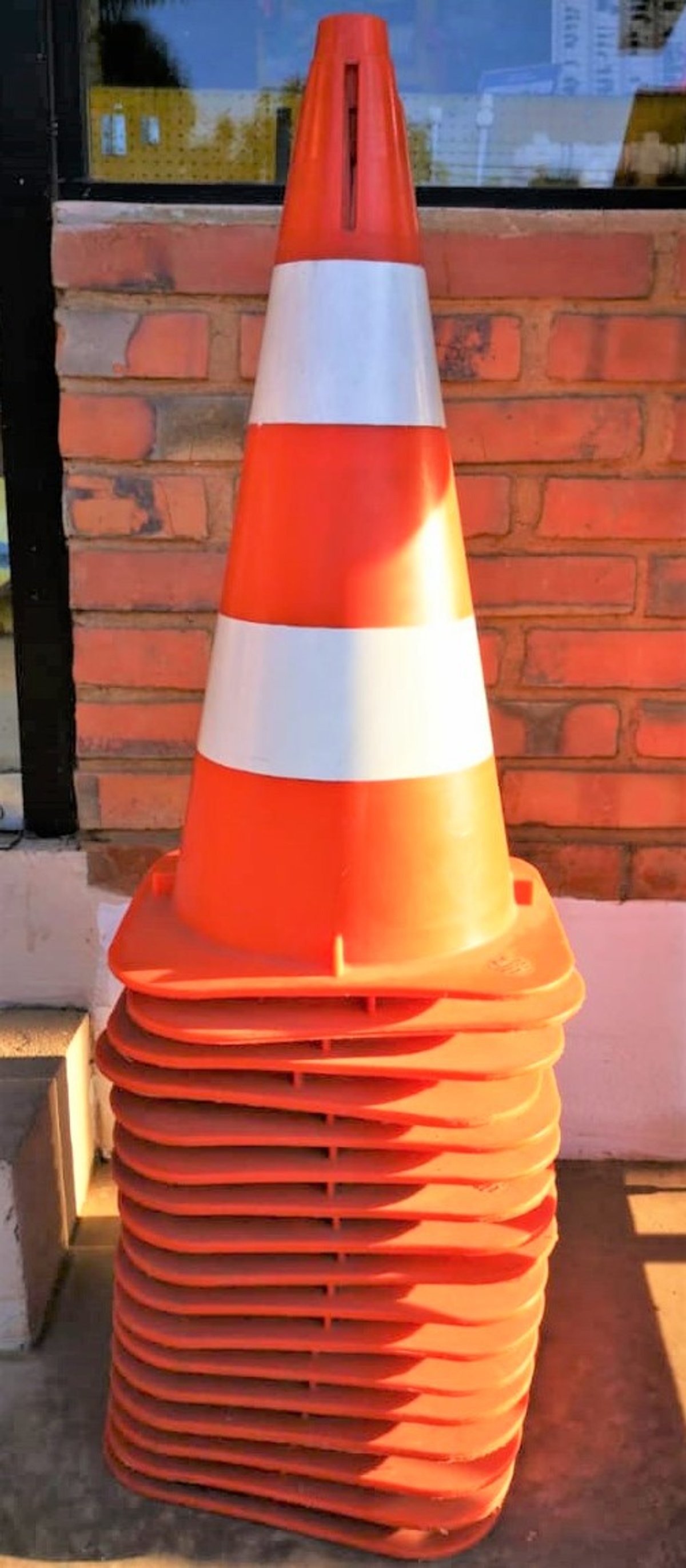 Cono de Seguridad Naranja - 2