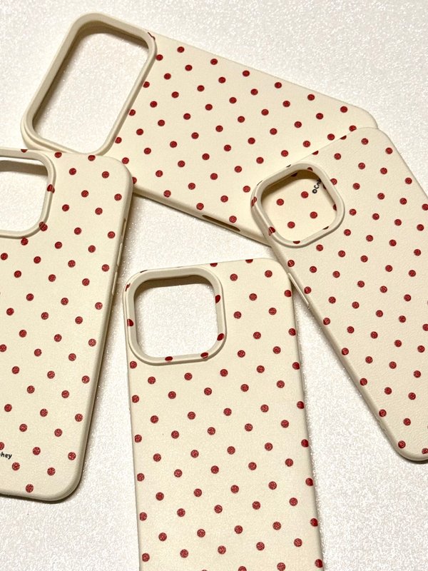 Cases con motas rojas