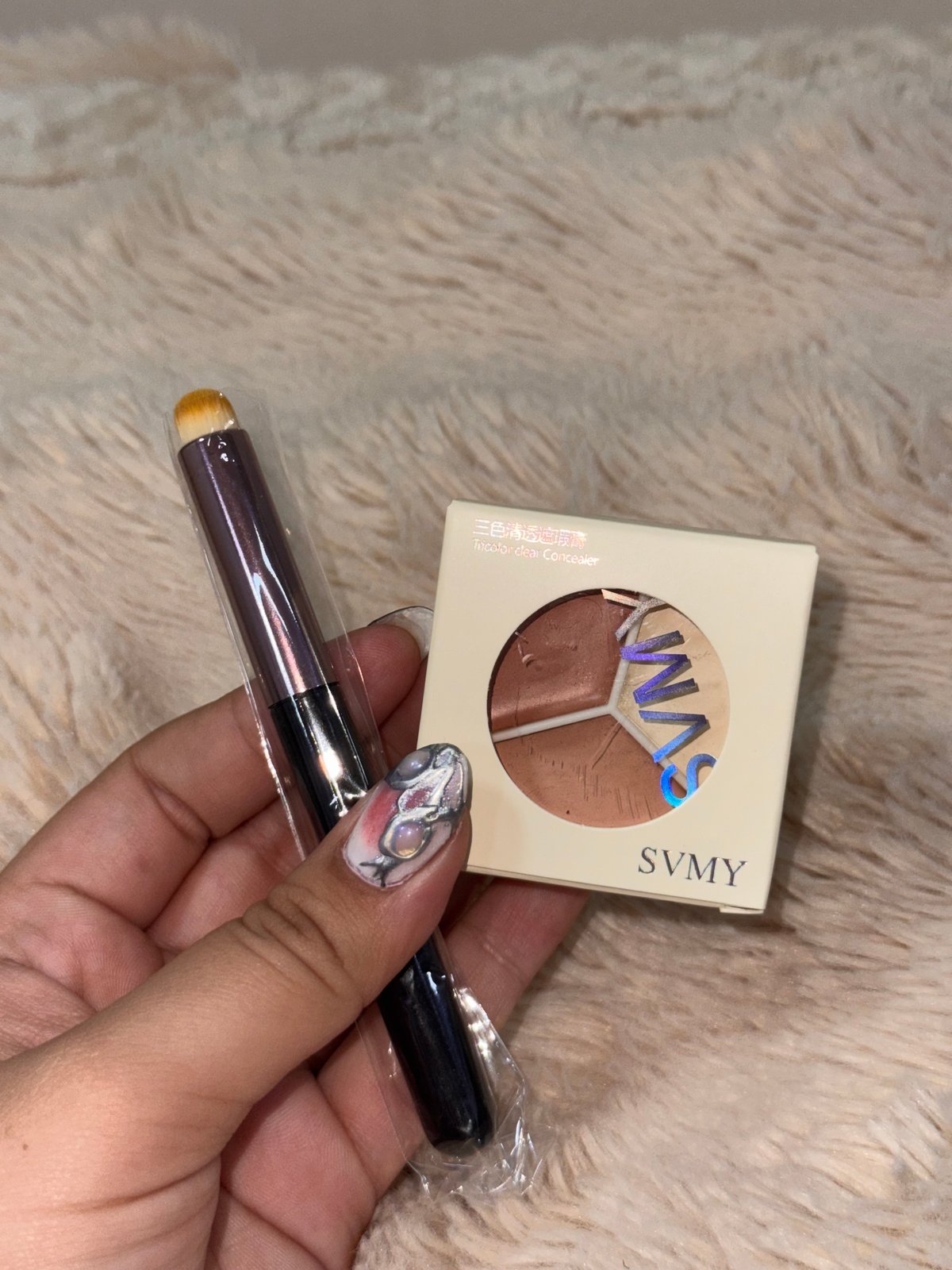 Set de corrector y brocha correctora con 3 tonos - 2