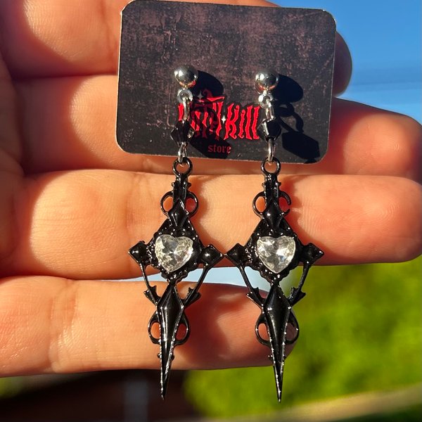 Aritos de espadas negra