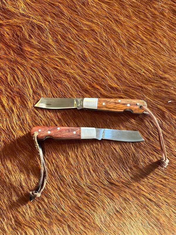 Navaja Cimo Inox - Mango con Cordon de Cuero e Vaina 21/3