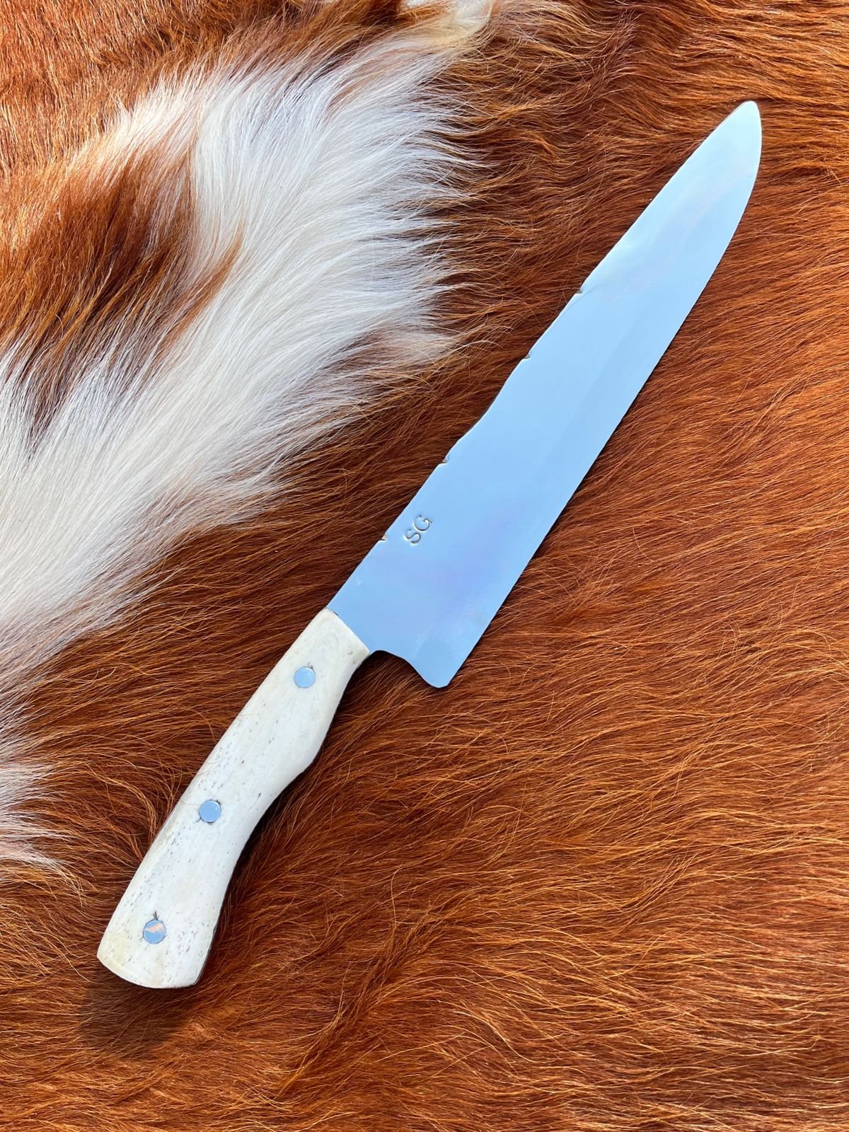 Cuchillo Artesanal BlackSmith Punta Ancha 3mm 10'' - Mango de Hueso