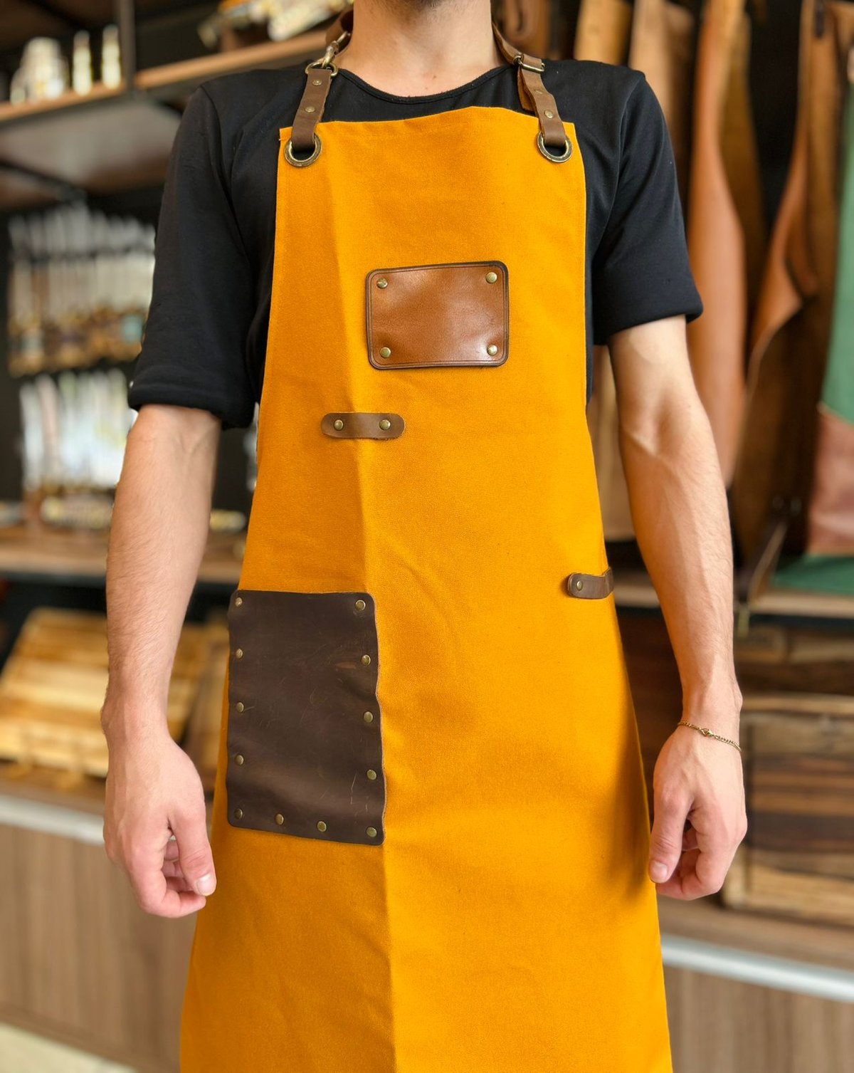 Delantal Amarillo en Tejido.