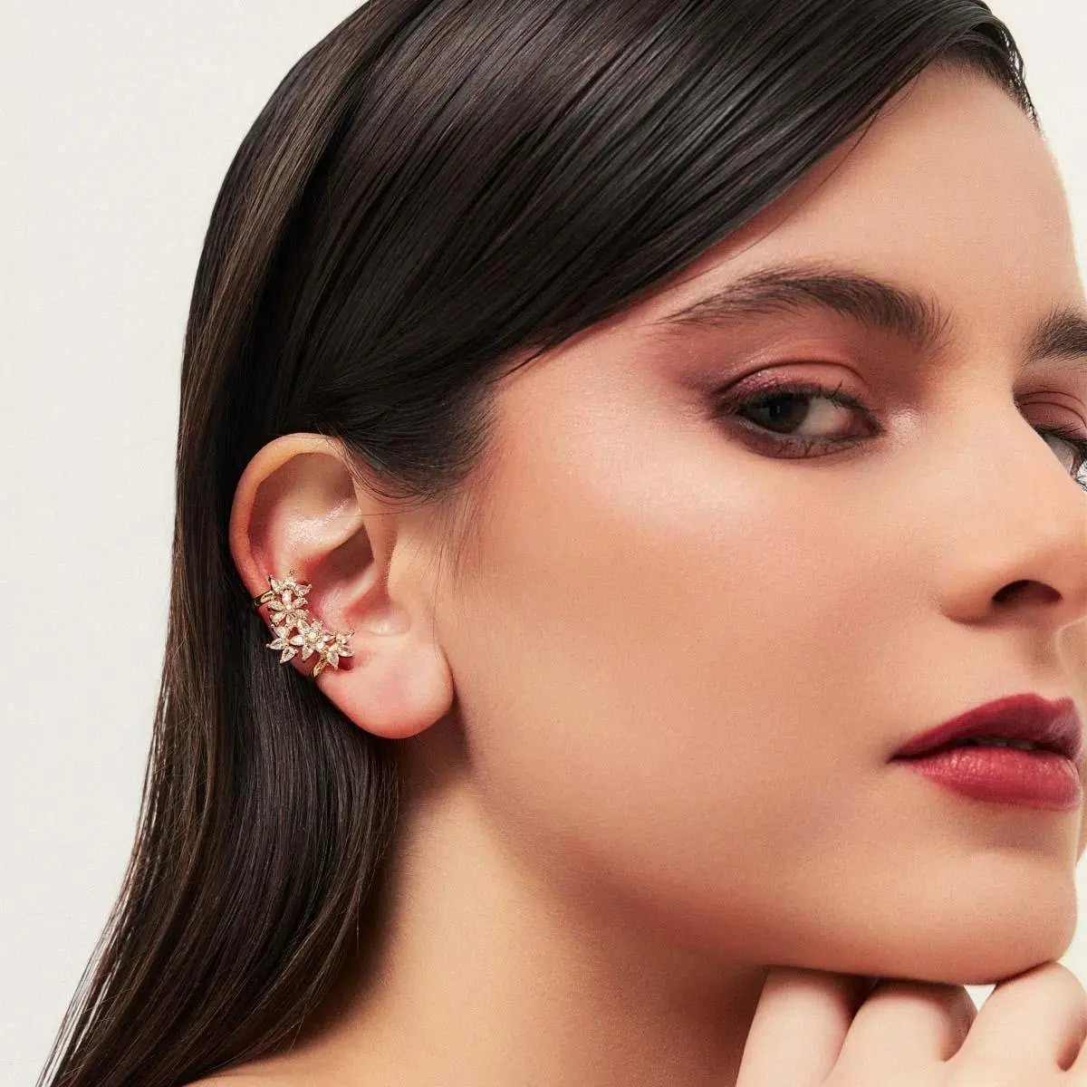 Piercing de oreja con flores blancas - 3