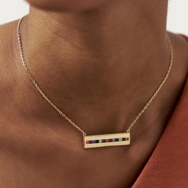 Collar cuadrado con cristales 