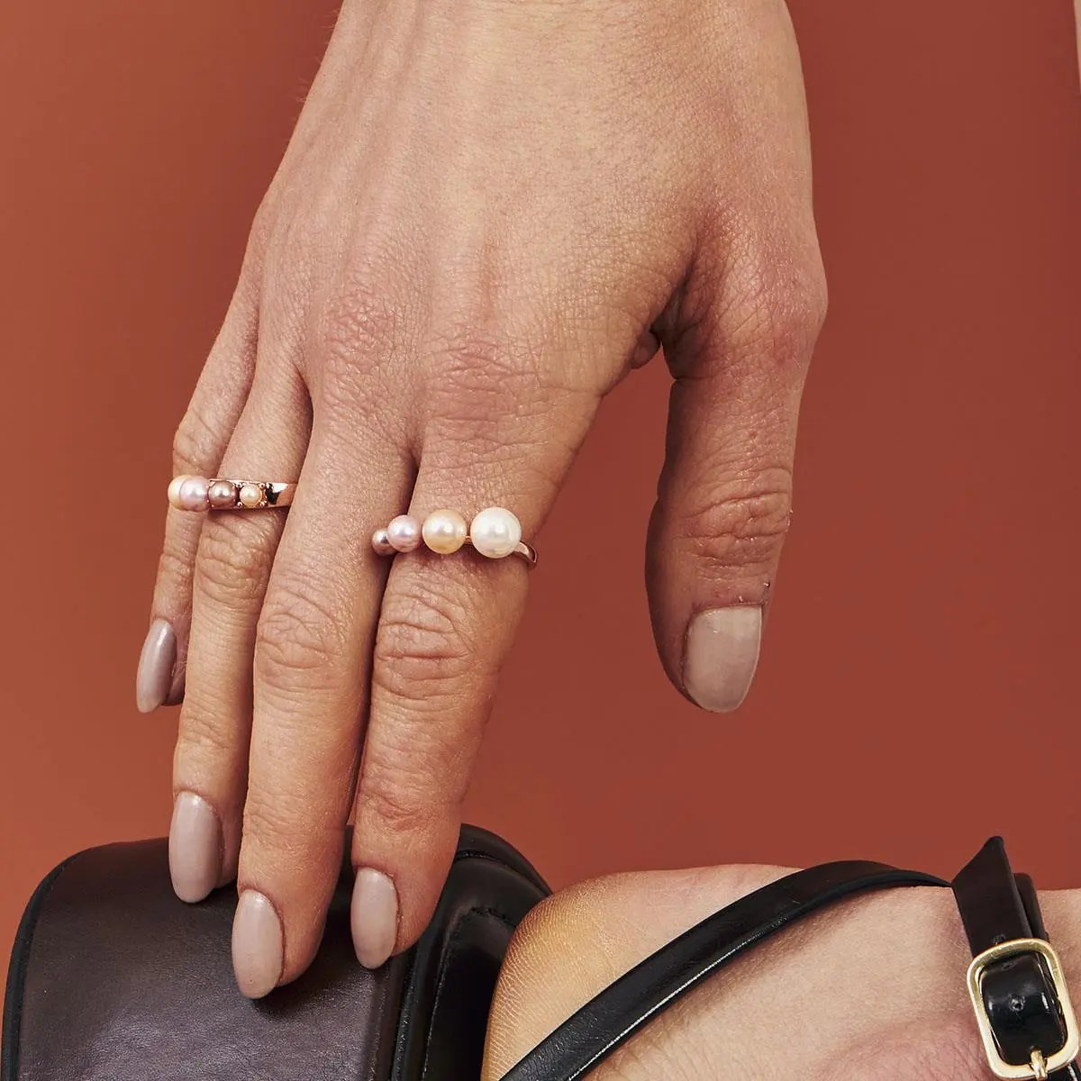 Anillo con perlas shell 