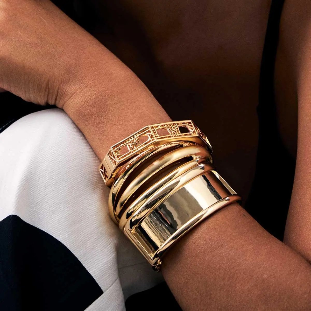 Brazalete Curvo vazado 