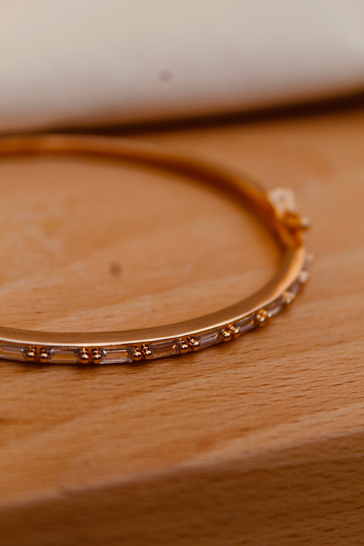 Brazalete intercalado con cristales