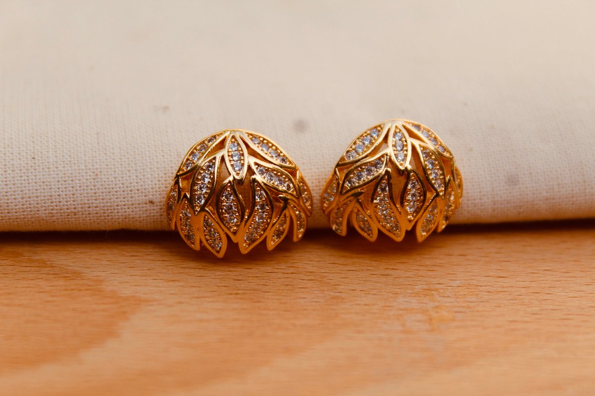 Aro curvo con hojas incrustada - 2