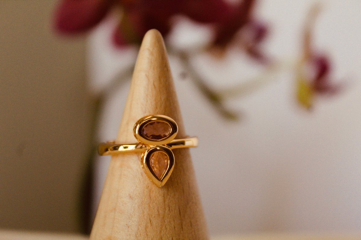 Anillo con cristales geometricos