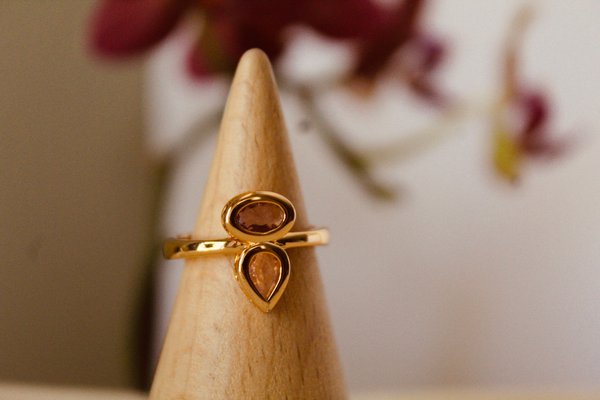 Anillo con cristales geometricos