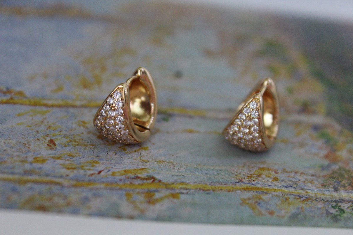 Argolla triangular incrustada - 3