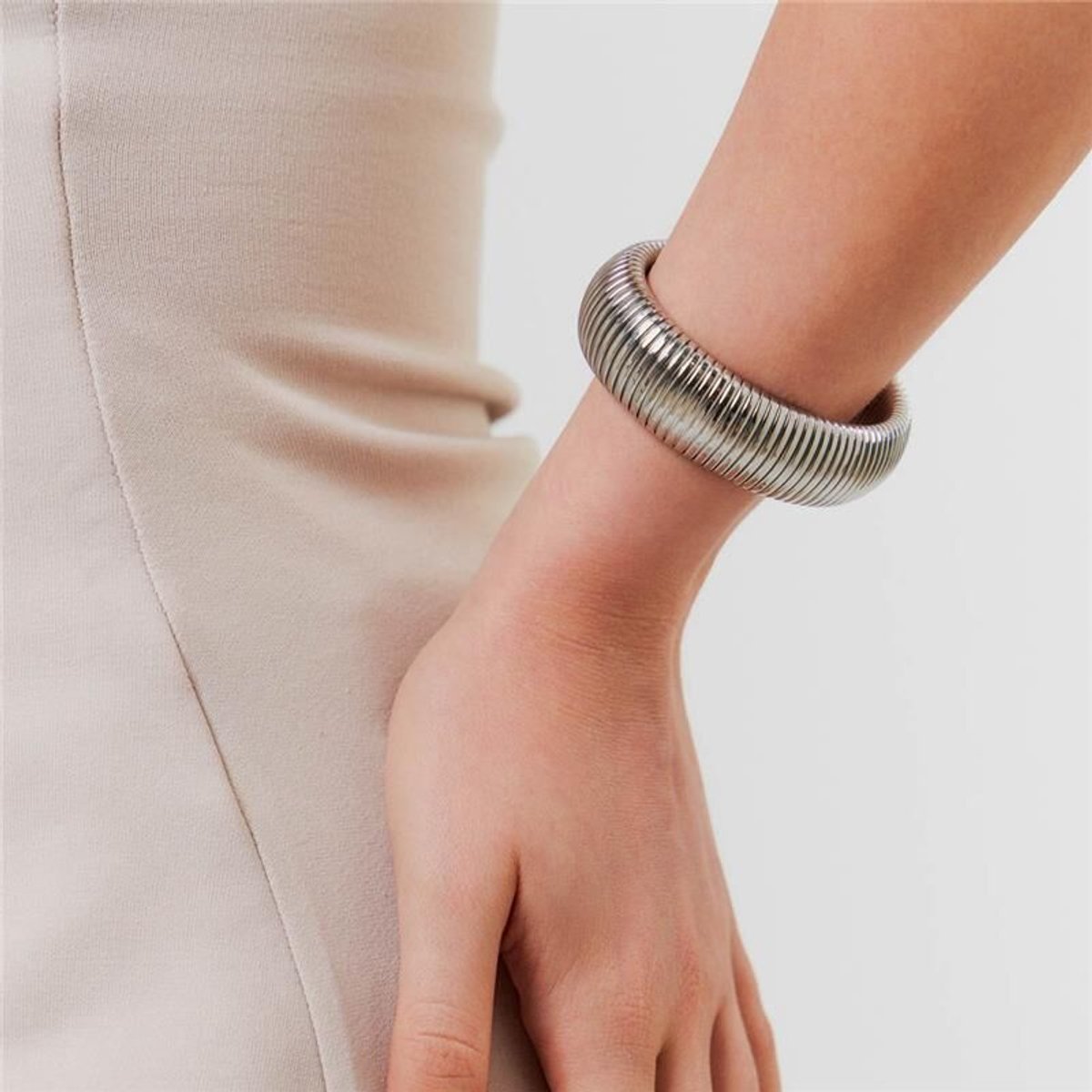 Brazalete con abertura maleable - 2