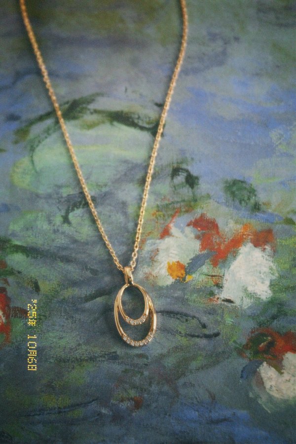 Collar Redondo vazado con zirconeas