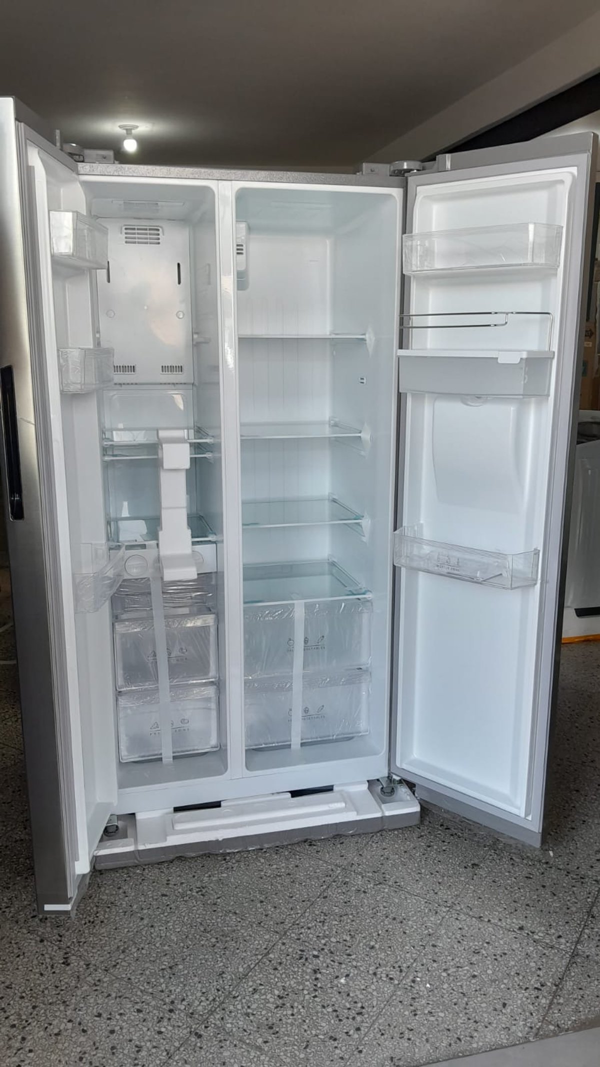 Heladera de 600 litros Frío/ Seco. - 4