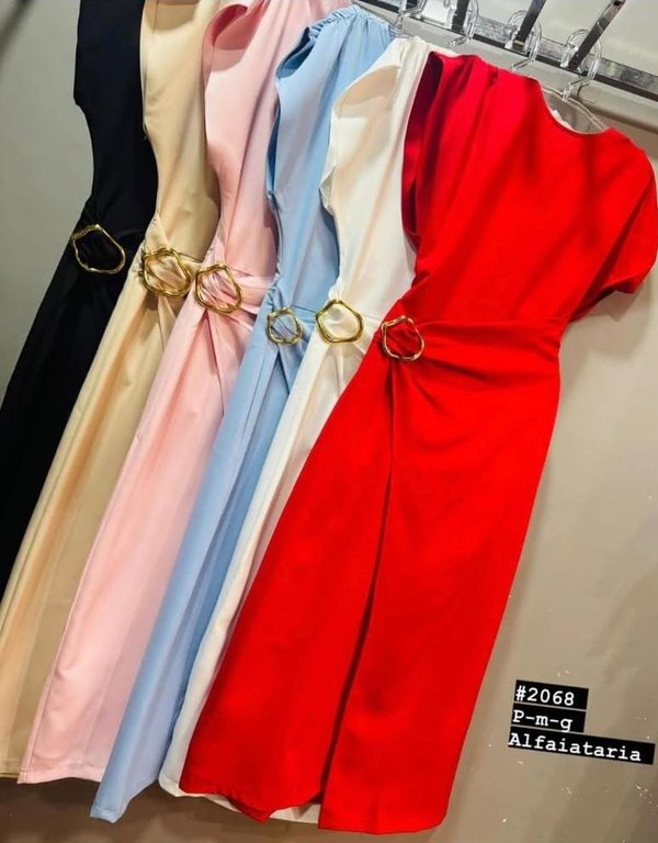 Vestido elegante con tajo