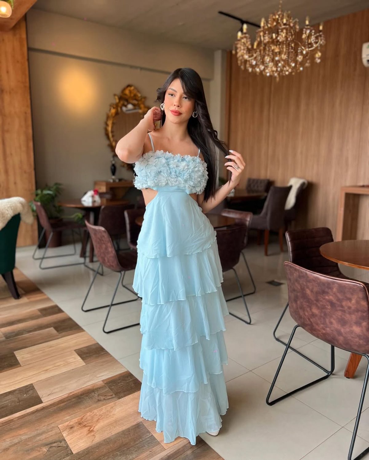 VESTIDO AZUL CIELO CON DETALLES FLORALES