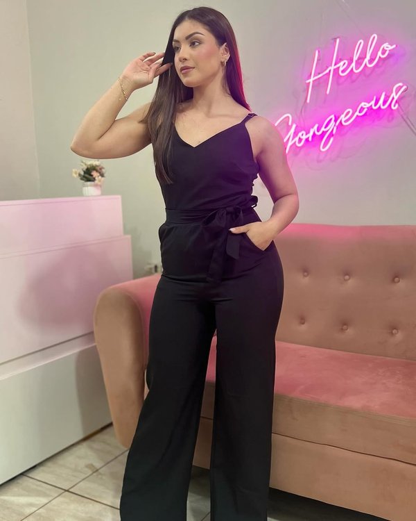 ENTERIZO NEGRO ELEGANTE CON CINTURÓN