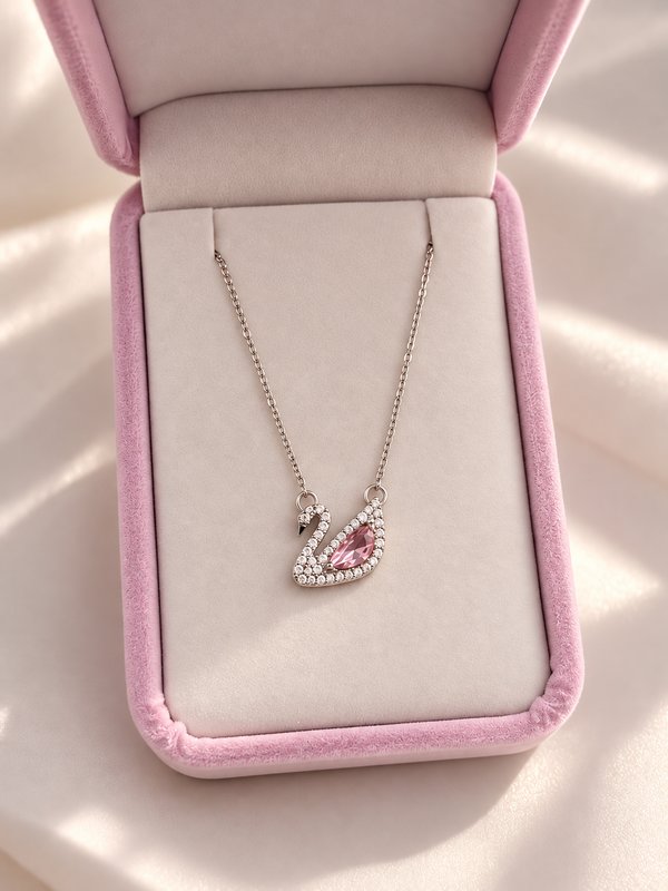 Collar cisne plateado 