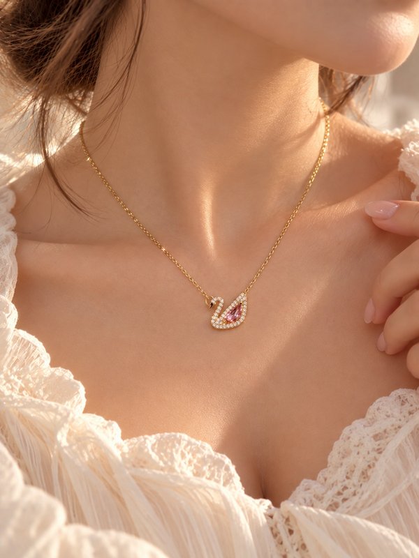 Collar cisne dorado